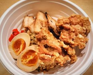 全部乗せ炒飯(煮玉子・チャーシュー・唐揚げ)