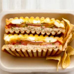 ツナサラダとエッグのプレスホットサンド