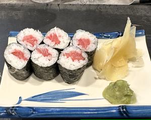 鉄火巻き Tuna sushi roll