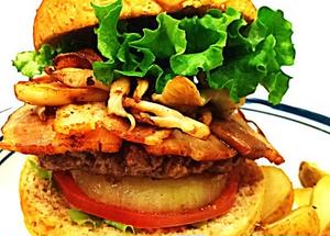 自家製ベーコンと三種キノコバーガー Homemade Bacon＆3types of mushrooms burger