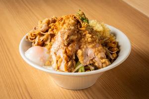 肉盛りまぜそば桃太郎(醤油)