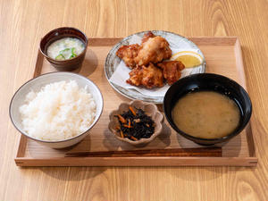 鶏の唐揚げ定食