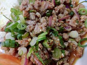 ラープー・ムゥ スパイシー豚ミンチのサラダ
