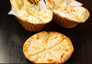 チーズナン Cheese Naan