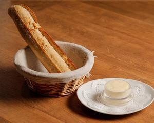 パンと自家製バター (ハーフサイズ)