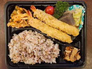 ジャンボエビフライ弁当プリンつき