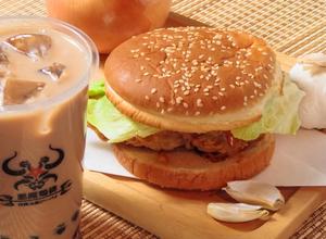 紅茶ミルクティー+ ハンバーガー