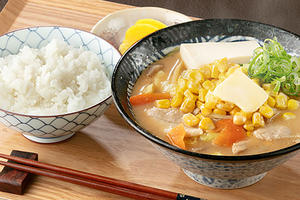 コーンバター豚汁ごはん定食