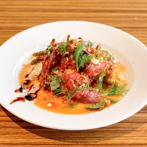 鶏と季節野菜のトマトハーブ煮込み