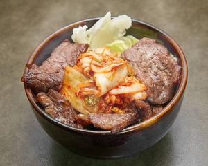 旨みキムチのせ 牛カルビ200g丼