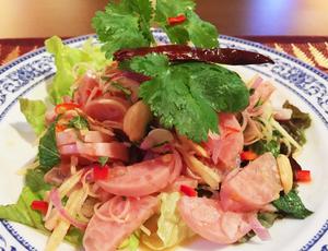 Y-5  生ソーセージサラダ  Spicy Sour Pork Salad