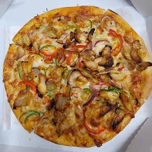 Tandoori chicken pizza タンドリーチキンピザ