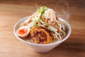 【中】二郎ラーメン 麺200g Jiro Ramen (Regular, 200g Noodles)