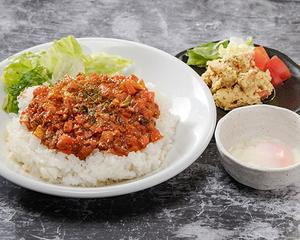【ポテサラセット】とろっと温玉キーマカレー