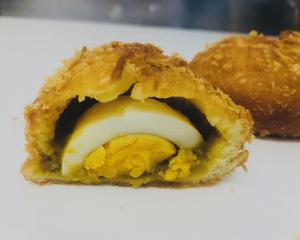 卵入りカレーパン