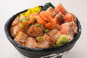 13.炙りトロ肉ホタテ・雲丹・トロサーモン丼