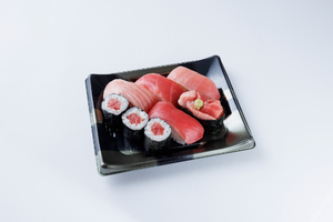 本まぐろづくし Ultimate Tuna Sushi Assortment