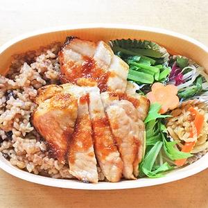 寝かせ玄米-酵素玄米-とアボ豚の生姜焼き(100g)(主菜)弁当