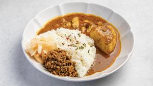 【当店人気No.1】ガイアナチキンカレーとキーマカレーの2種あいがけ