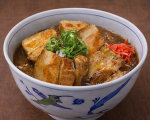 ラフテーカレー丼