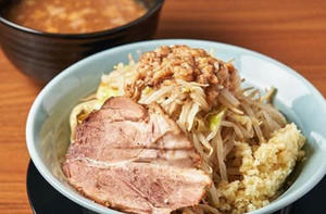 濃厚背脂 にんにく魚介豚骨【つけ麺】