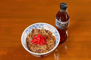 黒毛和牛の特選牛丼と黒烏龍茶のセット