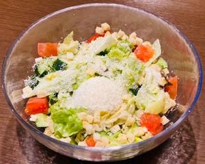 チーズ増しシーザーサラダ