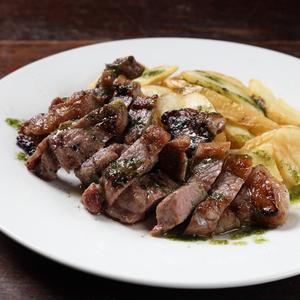 ラム肉の炭火焼きステーキ150g