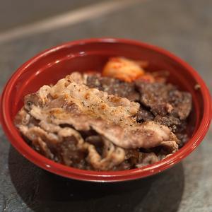 【カルビ75gハラミ75g】合計150g！お肉1.5倍！牛カルビ×牛ハラミのハーフ＆ハーフ丼(キムチ付)
