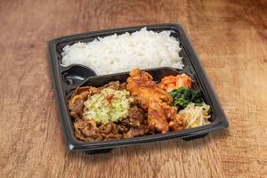 国産牛カルビ&唐揚げ弁当(ねぎ塩)