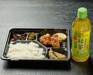 鳥の唐揚げ弁当+緑茶