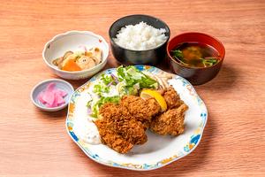 広島三陸産カキフライと鶏唐弁当