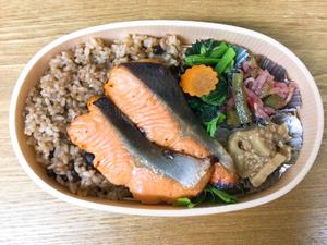 寝かせ玄米-酵素玄米-と銀鮭の柚庵焼き(主菜)弁当