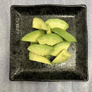 丼丸 アボカド