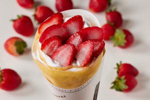 【いちごもカスタードも】2倍盛りいちごWクリーム(Mサイズ)Reward Strawberry Double Cream