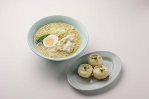 焼小籠包3個+塩海老雲呑麺