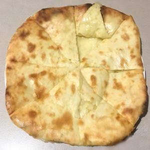 チーズナン Cheese naan