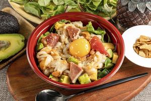 海鮮ぶつ切りユッケポキ丼