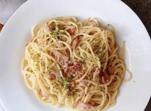 ベーコンペペロンチーノパスタ Bacon Peperoncino Pasta