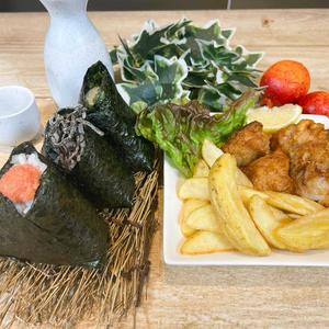 おにぎり3個+とり唐4個とポテトフライ弁当