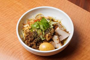 青唐辛子の青から味玉豚まぜそば