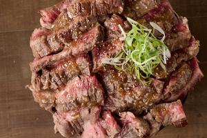 【2倍】肉特盛りハラミステーキ丼(200g)Ex Large Harami Steak Bowl