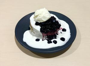 バニラアイスブルーベリーのパンケーキ