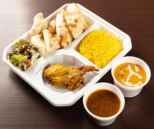 カレーDセット(キーマカレー/チキンカレー/バターチキンカレー/野菜カレー/ダル(豆)カレーから2つ＆ライス＆ナンもしくはチャパティー＆チキンティッカ＆サラダ)