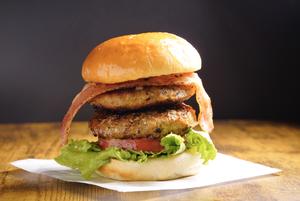 和牛ベーコンダブルバーガーdouble beef burger and bacon