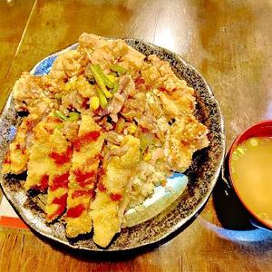 【当店人気No.1】焼肉ピラフ(豚カルビ) (トンカツ、鳥の唐揚げ、味噌汁付き)