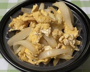 【丼ぶり】玉ねぎと卵炒め丼 葱炒蛋盖