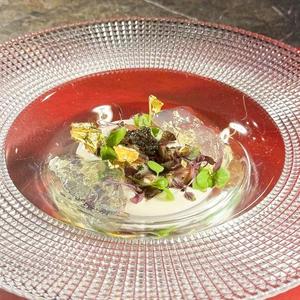 県産マグロとトマトのジュレ とうもろこしのヴルーテ