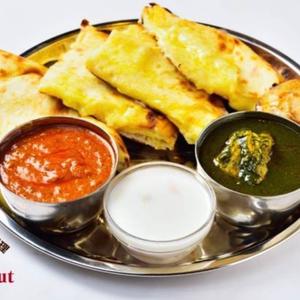 【チーズナンセット 選べるカレー2種】 チーズナン│サラダ ランチ