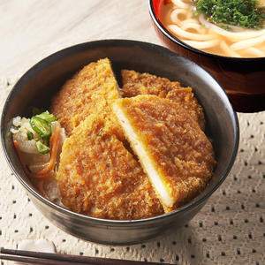 特製甘辛醤油ダレのタレカツ丼と選べるミニ讃岐うどんセット
